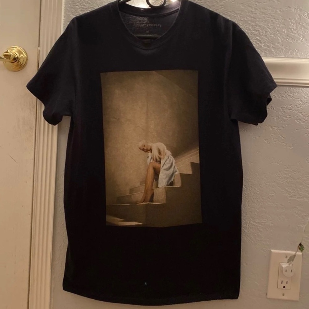 Ariana grande t shirt merch